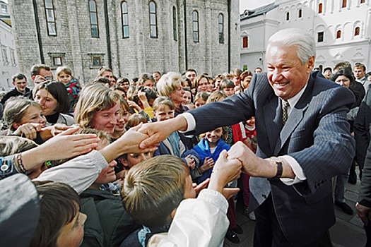 Дорогие галстуки и заморские блюда: как жил Ельцин