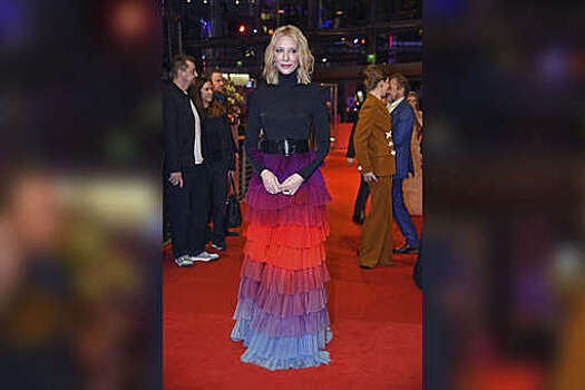 Кейт Бланшетт надела водолазку с юбкой Givenchy на премьеру фильма "Тар"
