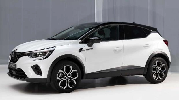  Mitsubishi ASX 2023   Renault Captur - 