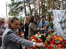 В Володарском округе открыли восстановленное братское захоронение воинов ВОВ