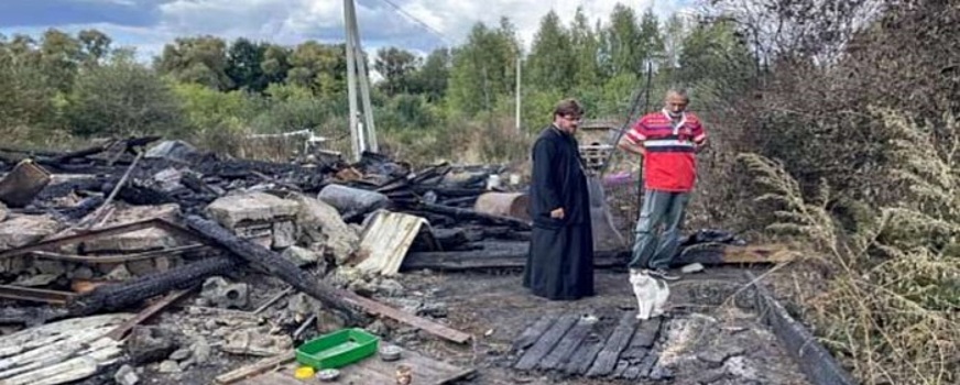 Орловская епархия оказала помощь сгоревшему приюту для бездомных животных