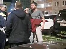 Под Москвой мигрант протаранил несколько машин во дворе и угрожал полицейским