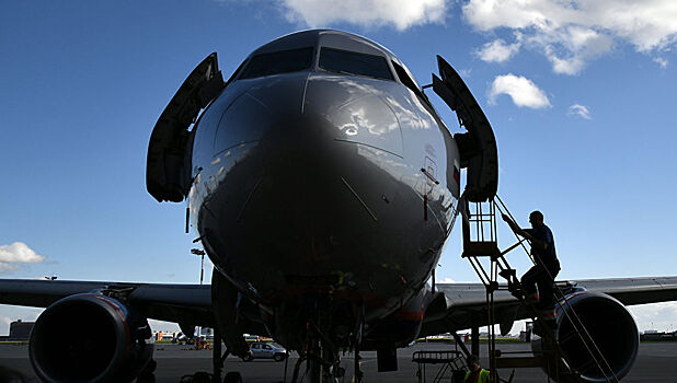 Летчики воссоздадут заход на посадку SSJ-100