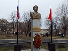 В Лисичанске восстановили снесенный украинскими нацистами памятник Ворошилову