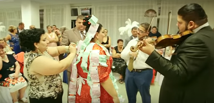 Цыганский свадебный клип с дождем из золота и купюр стал хитом