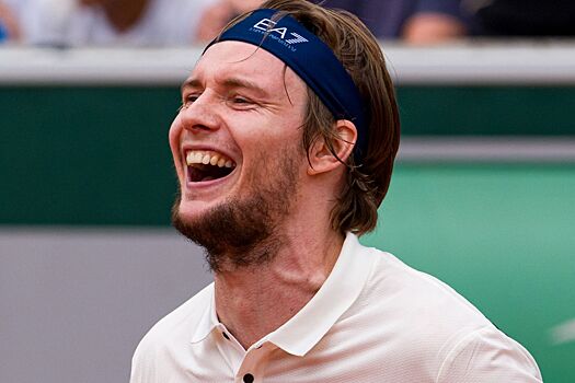 Александр Бублик обыграл Даниила Медведева в финале турнира ATP-500 в Галле
