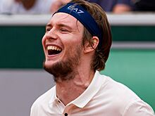 Александр Бублик обыграл Даниила Медведева в финале турнира ATP-500 в Галле