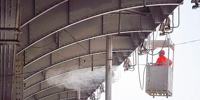 Около двух тысяч инженерных сооружений промыли в Москве перед зимой