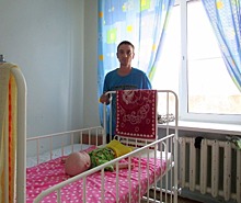 В Челябинскую больницу лег папа, чтобы ухаживать за своим пятимесячным сыном