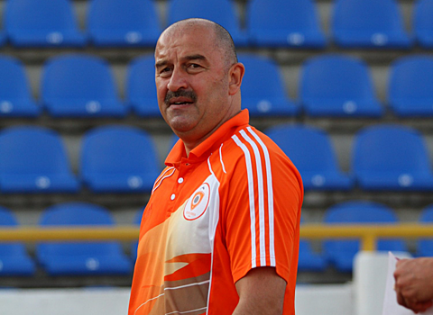 Экс-игрок "Жемчужины": во время упражнения на тренировке к Черчесову нельзя было поворачиваться спиной. Мог отчислить