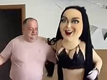 В России чиновник устроил танцы с плеткой и куклой в чулках, попал на видео и поплатился