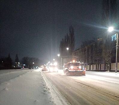 В Курске на уборку снега вывели более 70 единиц техники