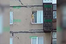 В Уфе шестилетний мальчик прогулялся по карнизу окна на пятом этаже