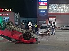 В Пензе автомобиль получил удар в бок и перевернулся
