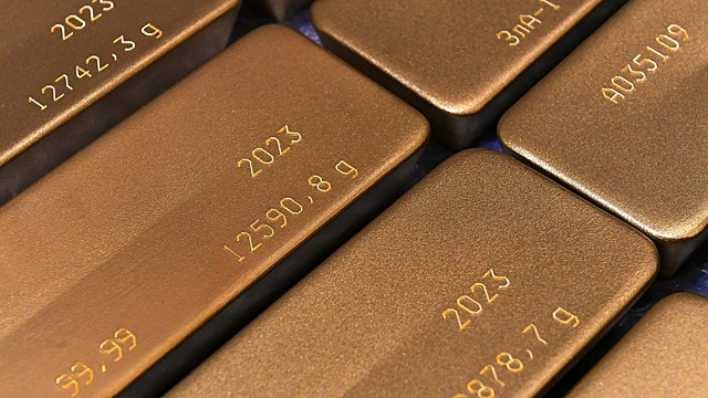 Мировые Центробанки накупили золота