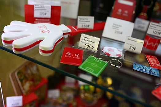 Точка по продаже сувениров для футбольных фанатов открылась в южном вестибюле станции «Спартак»