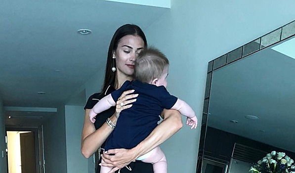 Хрупкая мама и малыш-богатырь: Шубская опубликовала фото с 8-месячным сыном