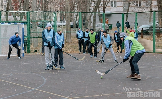 Курская область. Железногорцы сыграли в хоккей в валенках
