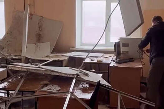 В Нижнем Новгороде из-за прорыва трубы с кипятком в университете рухнул потолок
