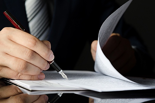 Граждане начали рассчитываться при крупных покупках через нотариуса