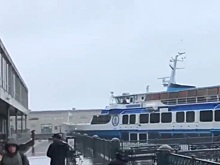 Момент столкновения парома с пирсом в Калифорнии попал на видео