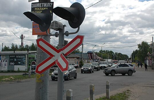 Поезд протаранил микроавтобус в Нижегородской области