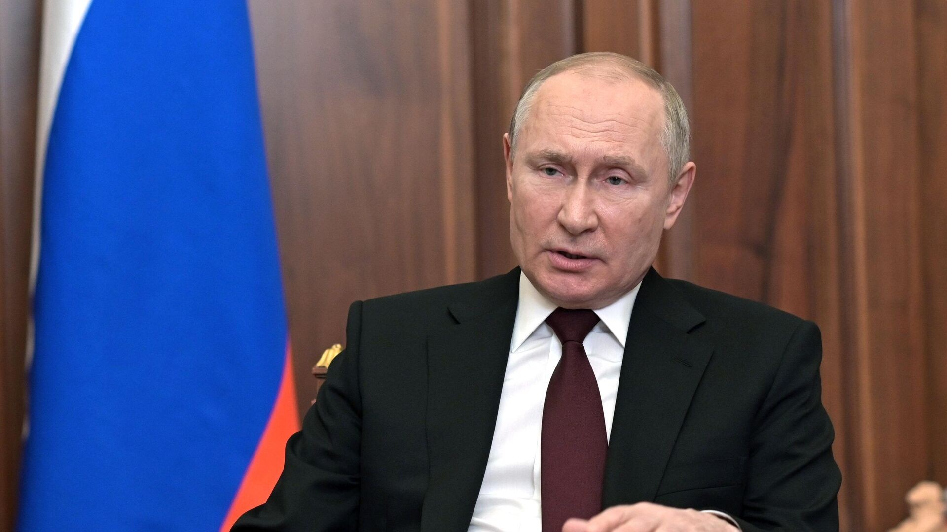 Путин провел оперативное совещание с членами Совбеза России