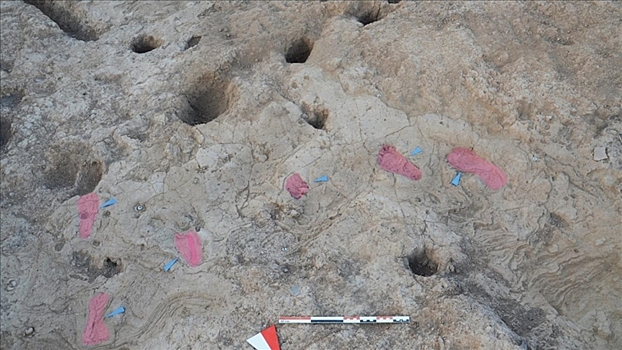 7000-летние отпечатки ног человека обнаружили в Анатолии