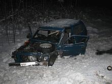 В страшном лобовом столкновении двух «ВАЗов» в Куменском районе погибли два человека: еще один человек получил тяжёлые травмы
