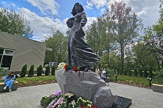 В Подмосковье открыли памятник Дарье Дугиной