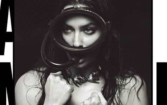 Голая грудь и подводная маска: Ирина Шейк поделилась кадром из новой дерзкой фотосессии