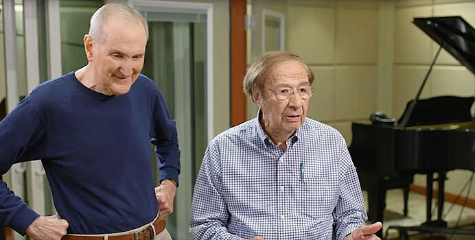 Двое стариков, 102 и 88 лет, выпускают свой первый музыкальный альбом для пожилых. Но его начинает слушать и молодежь.
