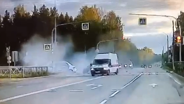 Посмотрел и поехал на заправку: водитель скорой возмутил свидетелей аварии