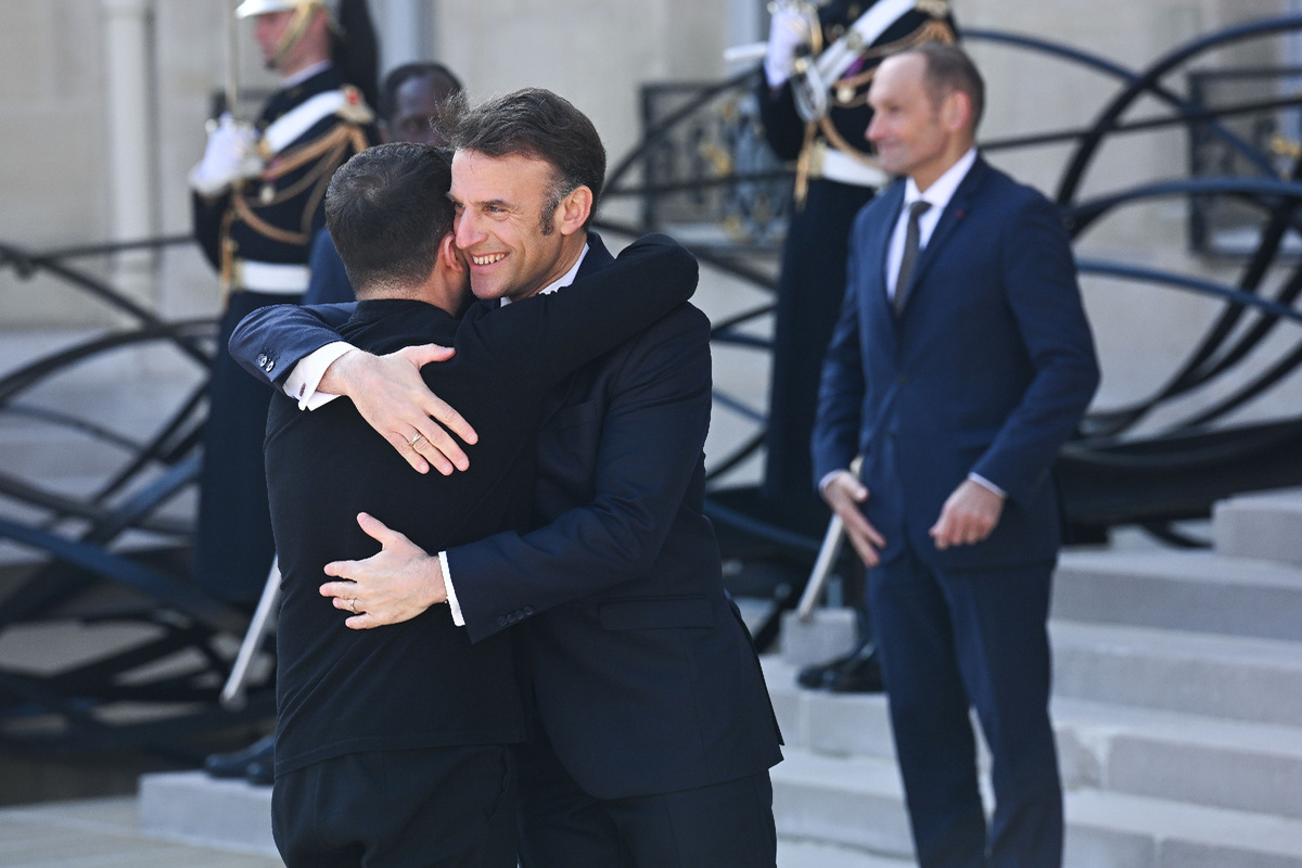 Паника в Киеве: Зеленский сорвался после точного удара России  Макрон больше не спасет