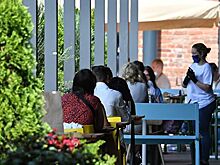 Веранды ресторанов Москвы в день открытия были заполнены