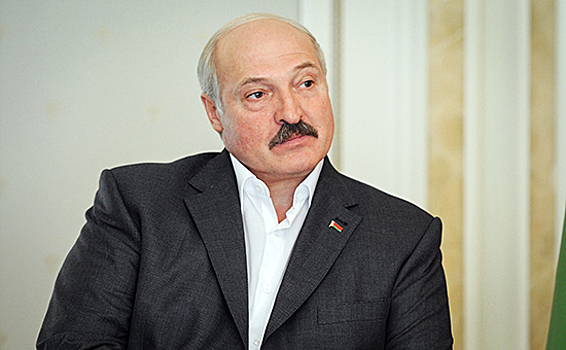 «Лукашенко пытается по старой памяти усидеть на трех стульях»
