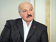 «Лукашенко пытается по старой памяти усидеть на трех стульях»