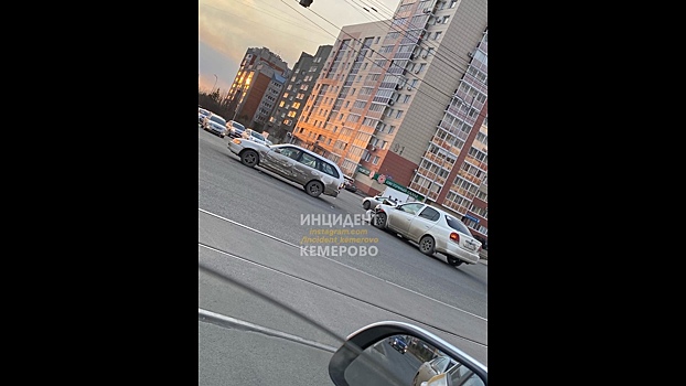 ДТП на кемеровском перекрестке попало на фото