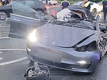 Водитель Tesla погиб в ДТП в Москве