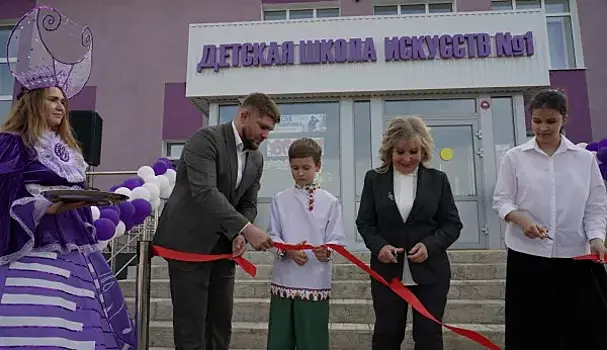 Творят в доме побольше: школу искусств в поселке Черновский открыли в обновленном здании