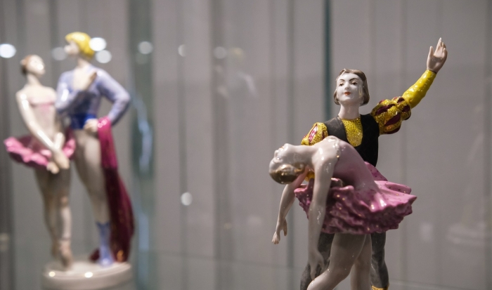 В Волгограде открылась выставка фарфоровых статуэток на тему русского балета