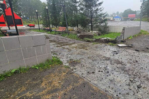 На Камчатке накажут водителя, разрушившего забор у Мемориала Славы