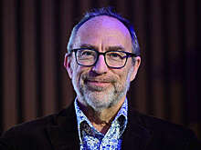 Bild: основатель Википедии Уэйлс ушел с интервью спустя 48 секунд из-за вопроса