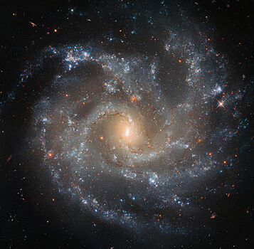 Хаббл находит драматические детали в галактике NGC 5468