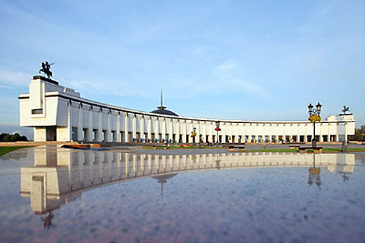 Парад «Побед» прошел у музея Великой Отечественной войны на Поклонной горе в Москве