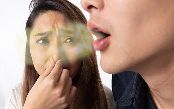 О чем сигнализирует неприятный запах изо рта