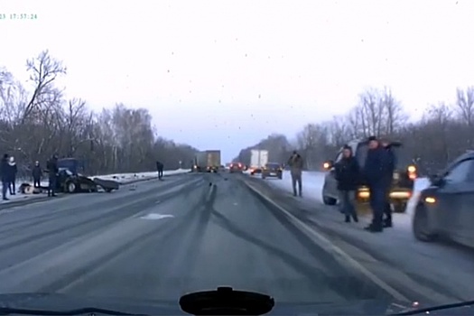 Снесло половину машины: появилось видео последствий смертельного ДТП с фурой под Самарой