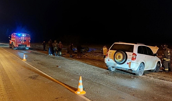 Под Волгоградом после столкновения с КамАЗом погиб водитель легковушки