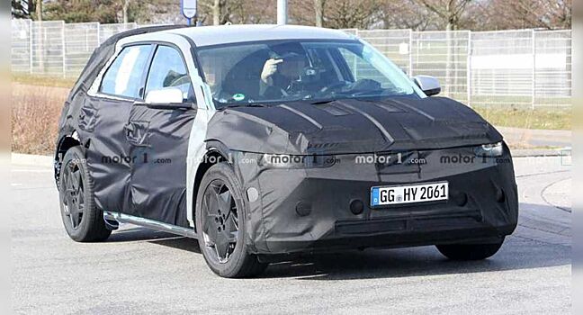 На тестах замечен прототип электрического хэтчбека Hyundai 45