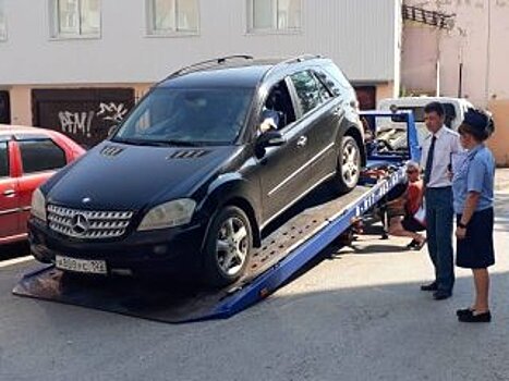 В Уфе у должника арестовали автомобиль Mercedes-Benz
